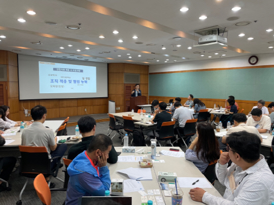 한국외대가 지난 8일 기업체 인사관계자를 초청해 간담회를 열고 있다.  한국외대 제공